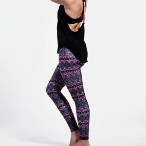 Onzie skull print hot yoga Capri Pink gray M/L